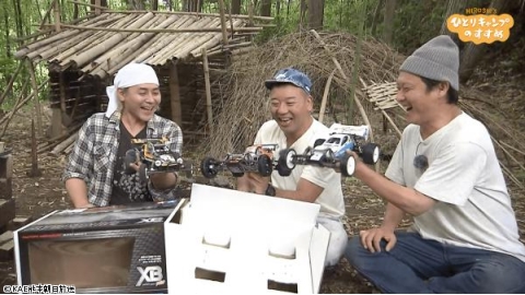 ヒロシのひとりキャンプのすすめ▼焚火会にラジコンブーム到来！野ではしゃぐおじさん