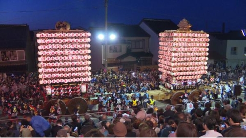 おまつりニッポン　▽（富山）伏木曳山祭けんか山　重さ8トンのぶつけ合い